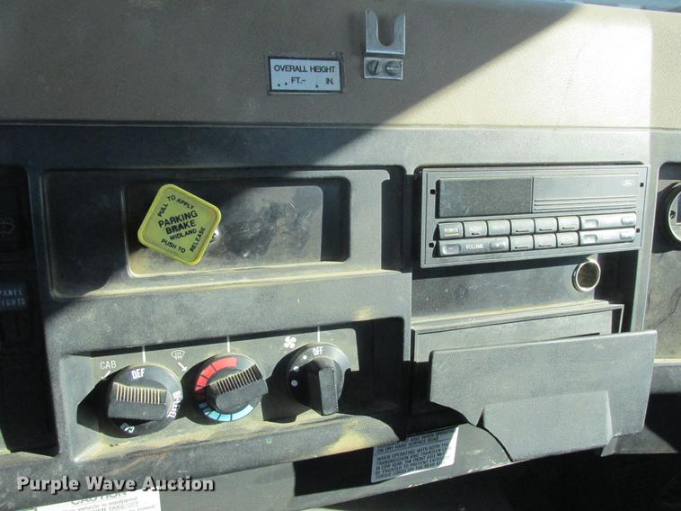 image for item DA8317 1993 International 4800 bucket truck