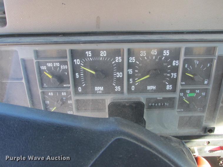 image for item DA8317 1993 International 4800 bucket truck