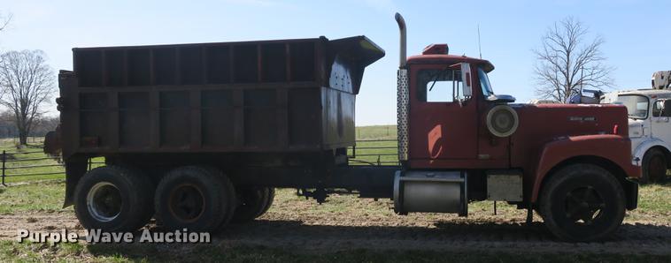 image for item DB8840 1973 White 4000 dump truck