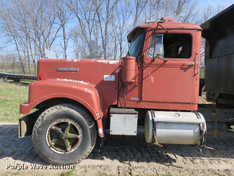 image for item DB8840 1973 White 4000 dump truck