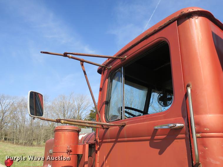 image for item DB8840 1973 White 4000 dump truck