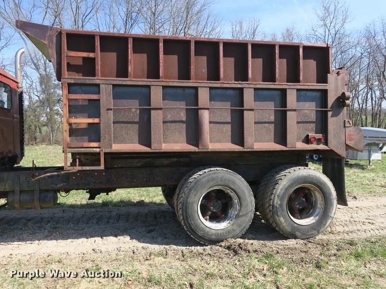image for item DB8840 1973 White 4000 dump truck
