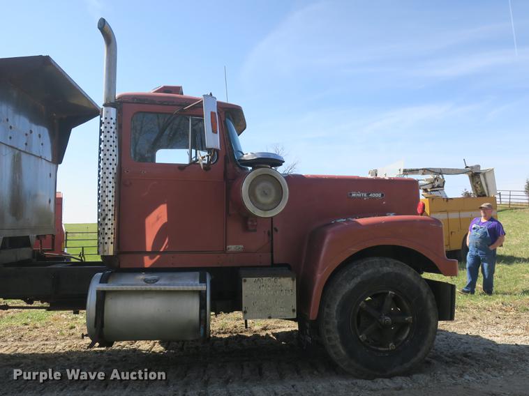 image for item DB8840 1973 White 4000 dump truck