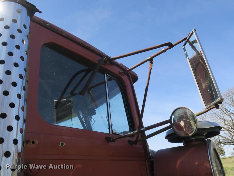 image for item DB8840 1973 White 4000 dump truck