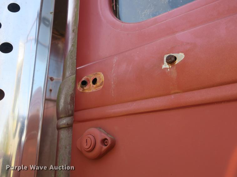 image for item DB8840 1973 White 4000 dump truck