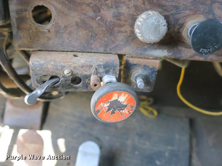 image for item DB8840 1973 White 4000 dump truck