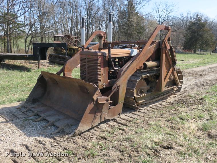 image for item DB8842 International TD9 track loader