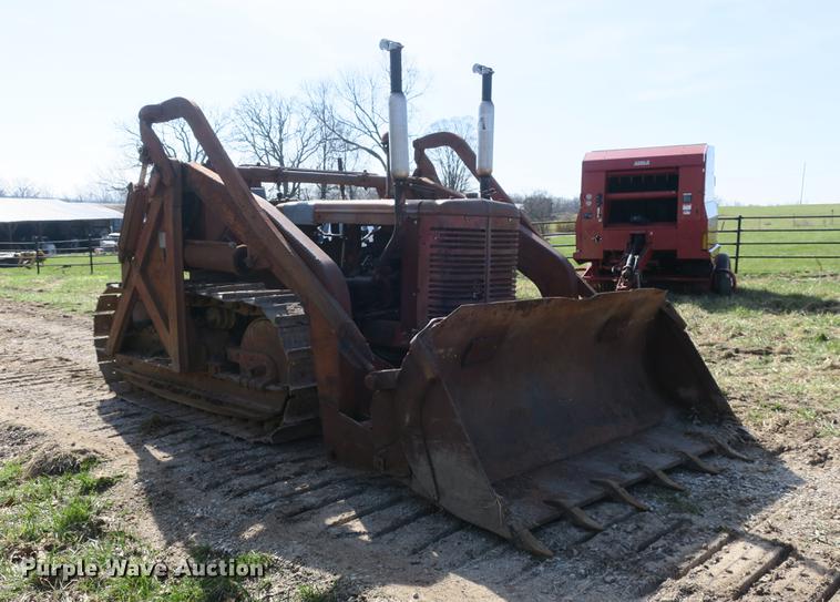 image for item DB8842 International TD9 track loader