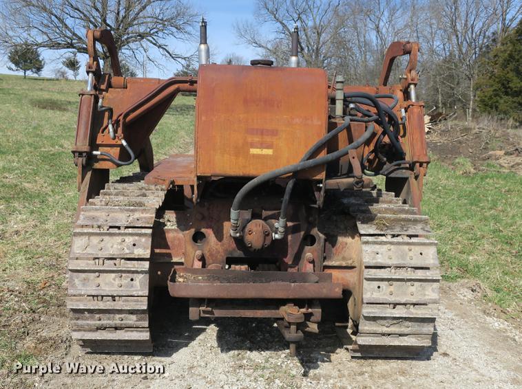 image for item DB8842 International TD9 track loader