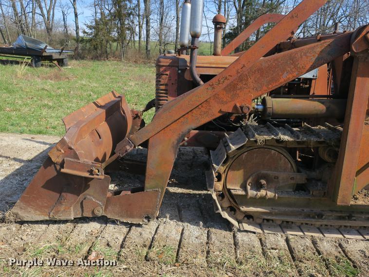 image for item DB8842 International TD9 track loader