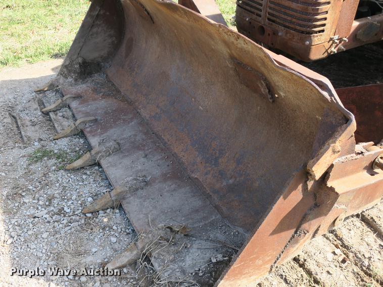 image for item DB8842 International TD9 track loader