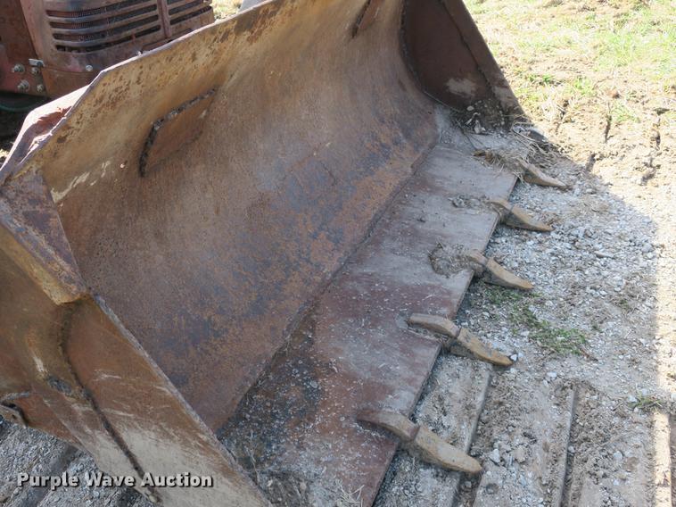 image for item DB8842 International TD9 track loader