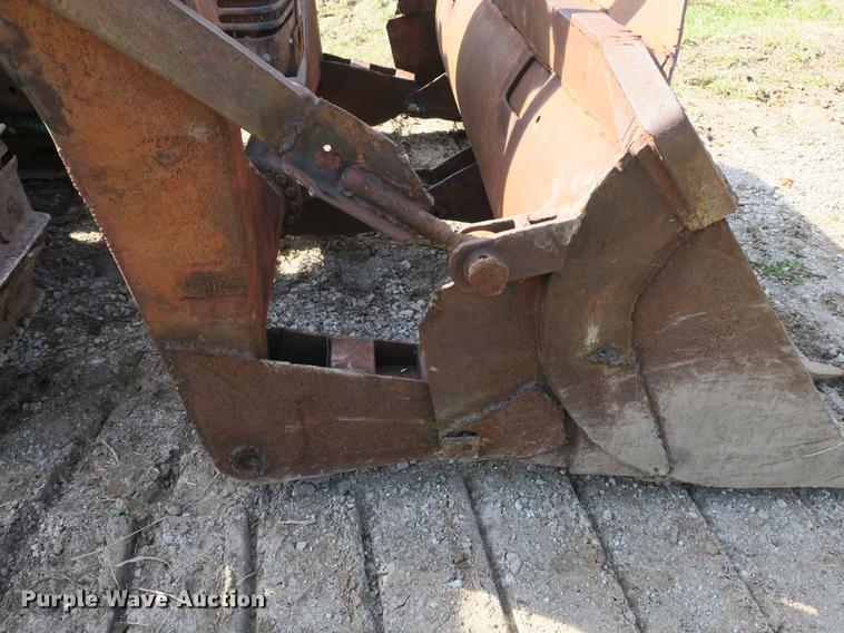 image for item DB8842 International TD9 track loader