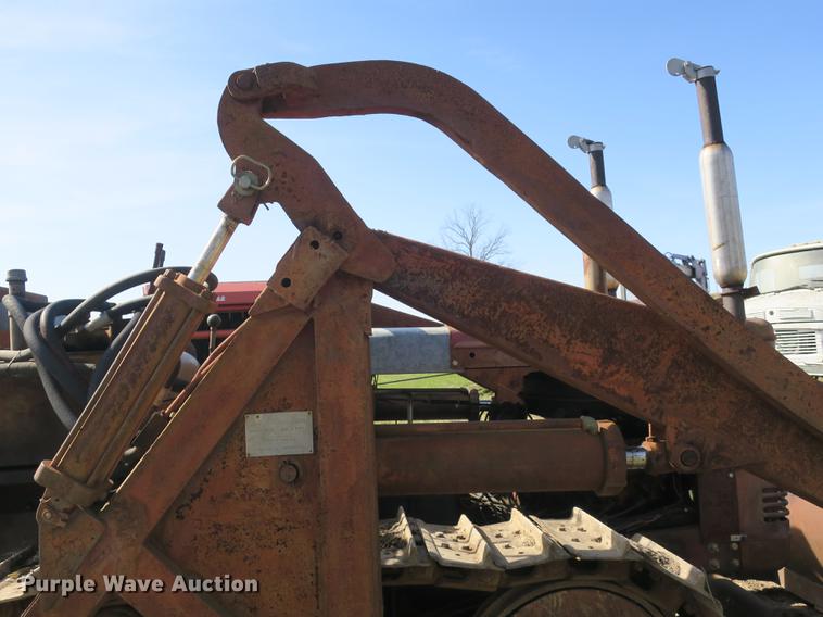 image for item DB8842 International TD9 track loader