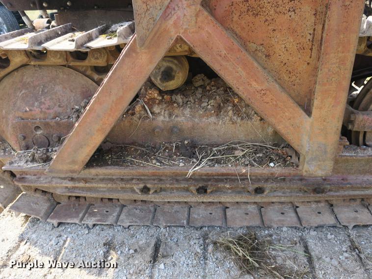 image for item DB8842 International TD9 track loader