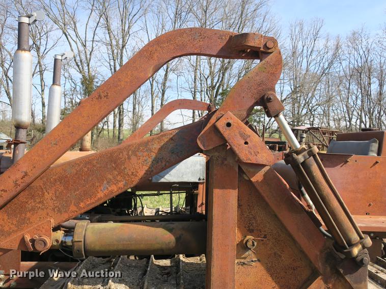 image for item DB8842 International TD9 track loader