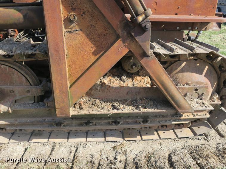 image for item DB8842 International TD9 track loader