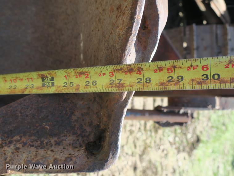 image for item DB8842 International TD9 track loader