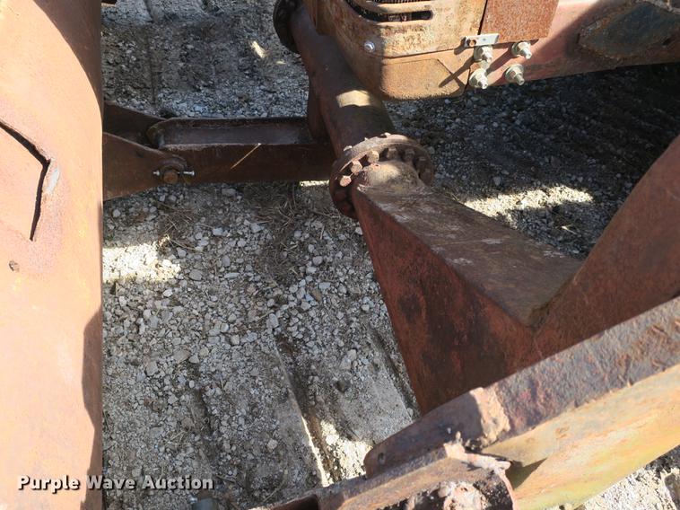 image for item DB8842 International TD9 track loader