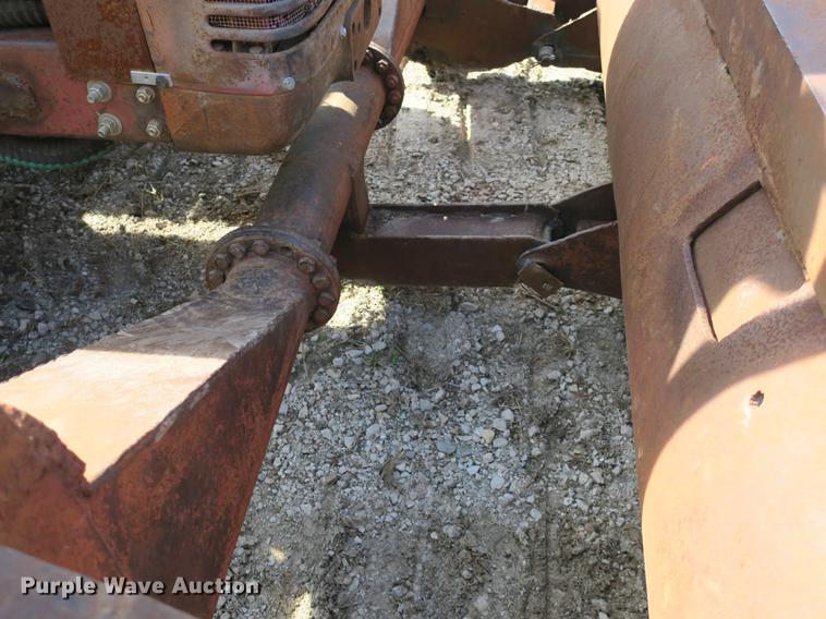 image for item DB8842 International TD9 track loader