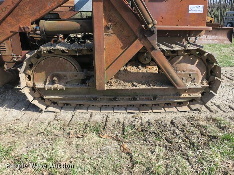 image for item DB8842 International TD9 track loader