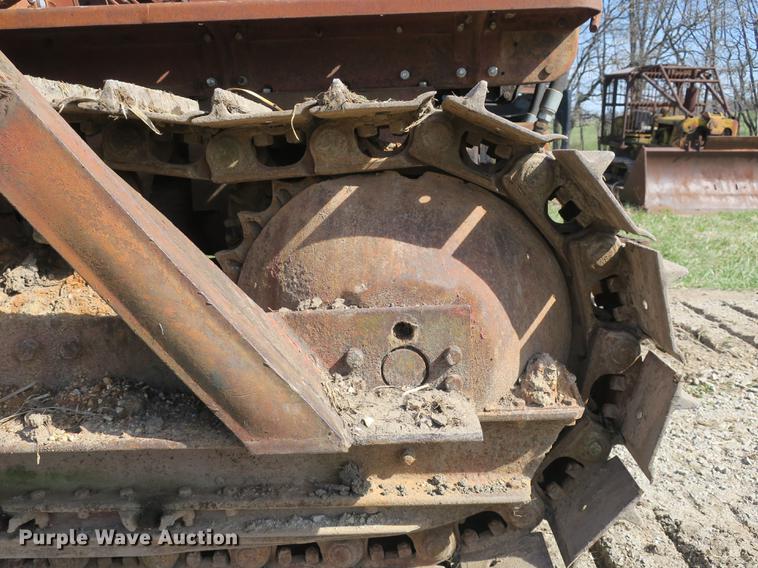 image for item DB8842 International TD9 track loader