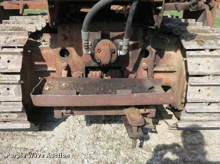 image for item DB8842 International TD9 track loader