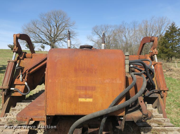 image for item DB8842 International TD9 track loader