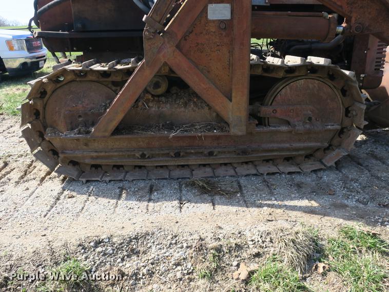 image for item DB8842 International TD9 track loader