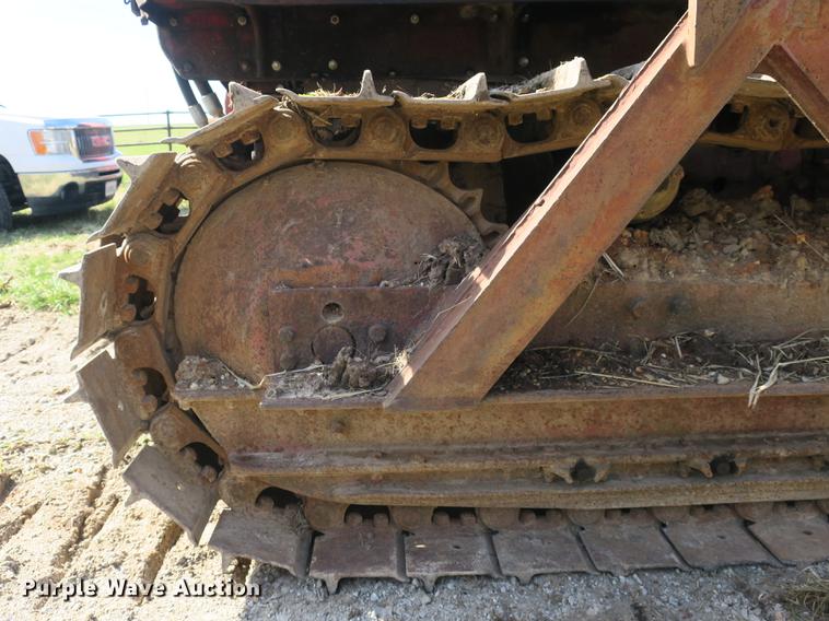 image for item DB8842 International TD9 track loader