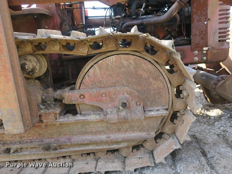 image for item DB8842 International TD9 track loader