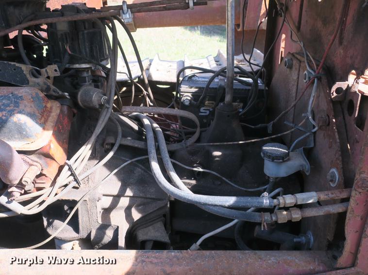 image for item DB8842 International TD9 track loader