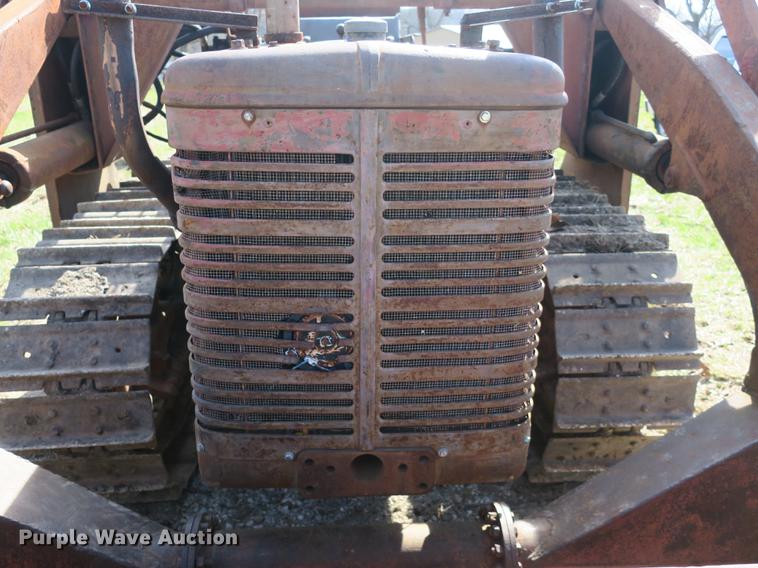 image for item DB8842 International TD9 track loader