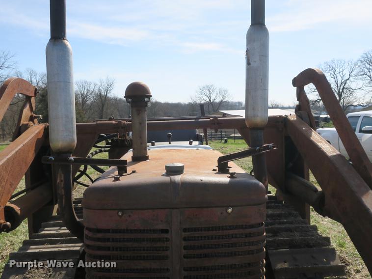 image for item DB8842 International TD9 track loader