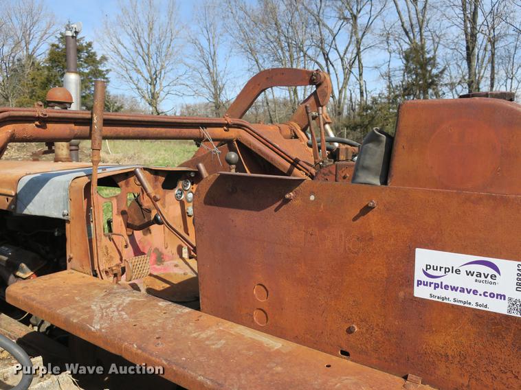 image for item DB8842 International TD9 track loader