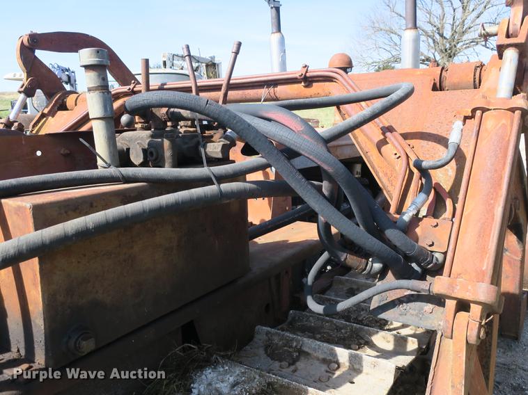 image for item DB8842 International TD9 track loader