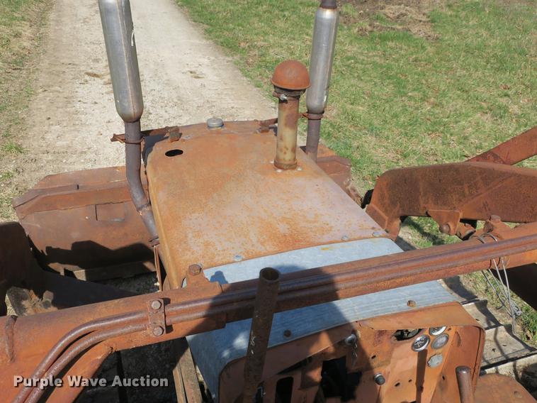 image for item DB8842 International TD9 track loader