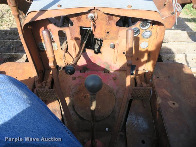 image for item DB8842 International TD9 track loader