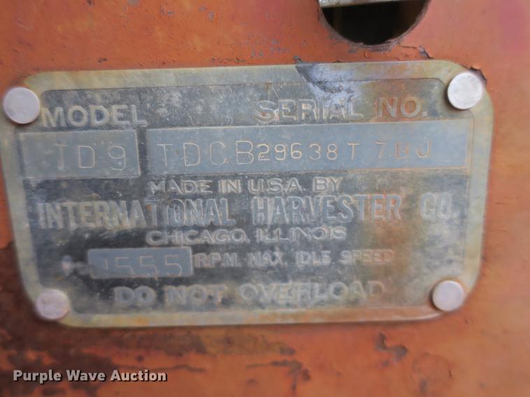 image for item DB8842 International TD9 track loader