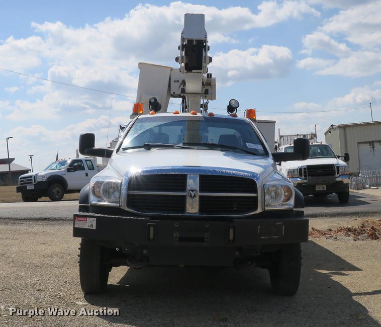 image for item DB8847 2008 Dodge Ram 5500 bucket truck