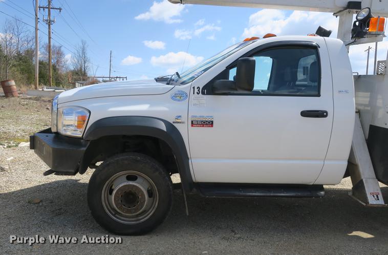 image for item DB8847 2008 Dodge Ram 5500 bucket truck