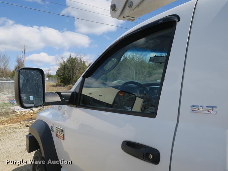 image for item DB8847 2008 Dodge Ram 5500 bucket truck