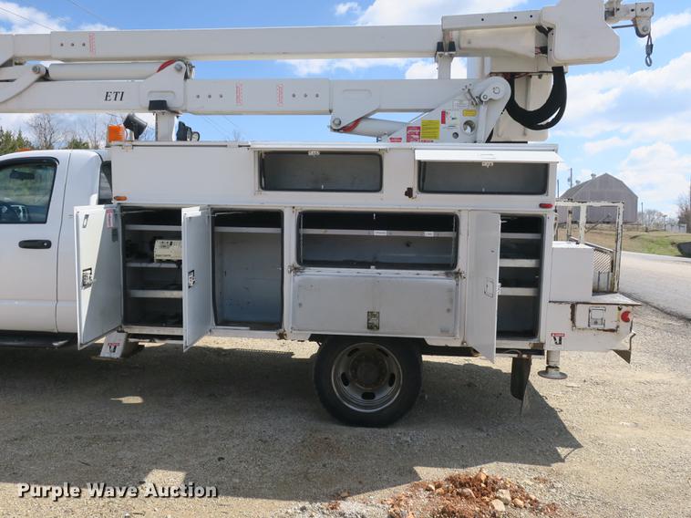 image for item DB8847 2008 Dodge Ram 5500 bucket truck