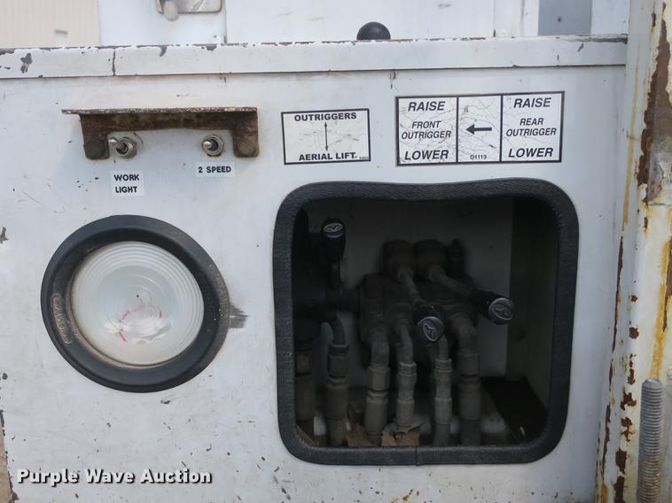 image for item DB8847 2008 Dodge Ram 5500 bucket truck