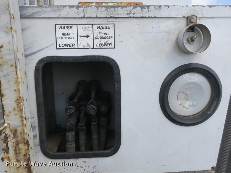 image for item DB8847 2008 Dodge Ram 5500 bucket truck