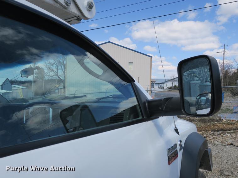 image for item DB8847 2008 Dodge Ram 5500 bucket truck