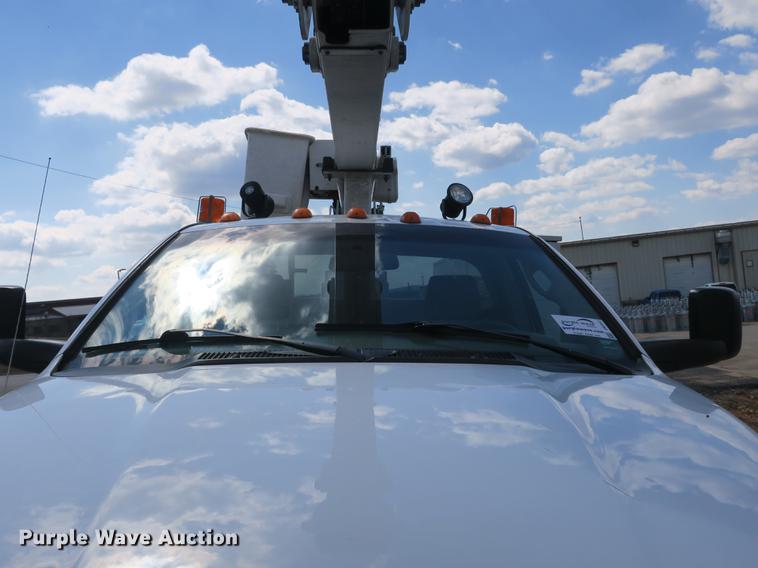 image for item DB8847 2008 Dodge Ram 5500 bucket truck