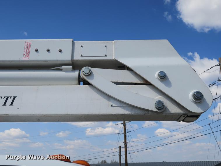 image for item DB8847 2008 Dodge Ram 5500 bucket truck