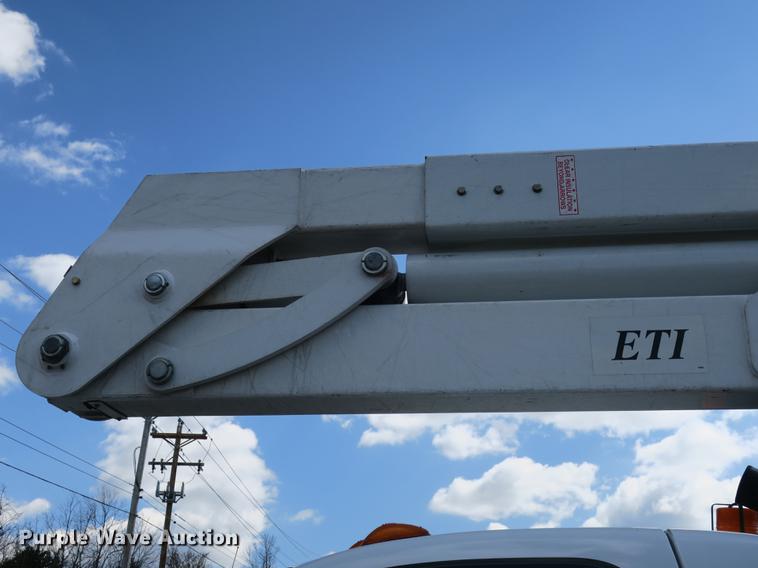 image for item DB8847 2008 Dodge Ram 5500 bucket truck