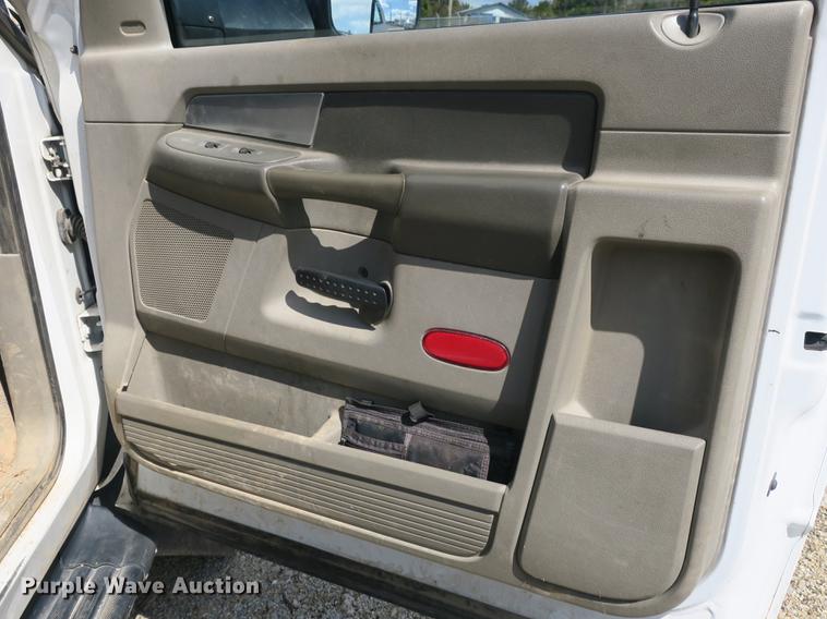 image for item DB8847 2008 Dodge Ram 5500 bucket truck